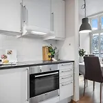 Stunning View - Cozy Apartment In City Centre
